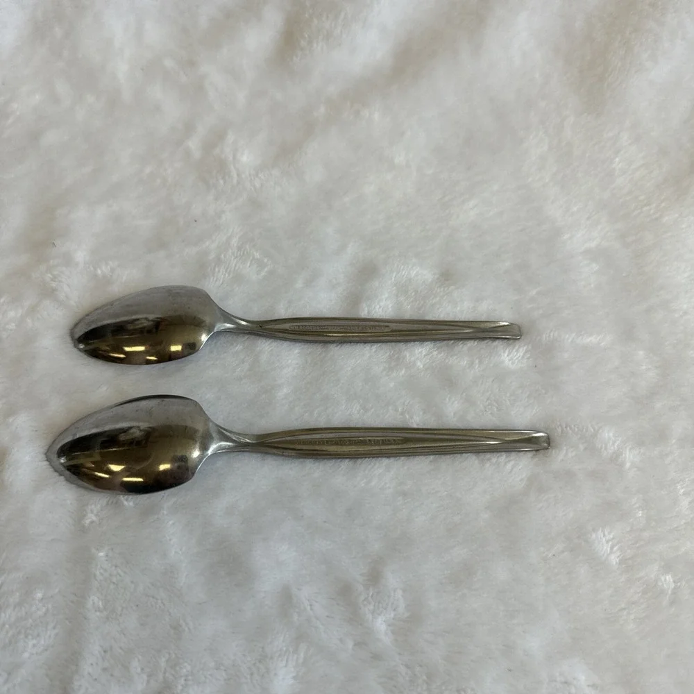 Wm Rogers Mfg‎ Co Stainless USA Grapefruit Spoons Serrated Edge Set of 2 6in